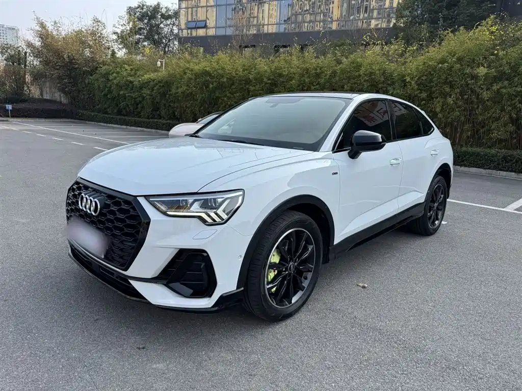 Audi Q3 Sportback 2022 — фото 1