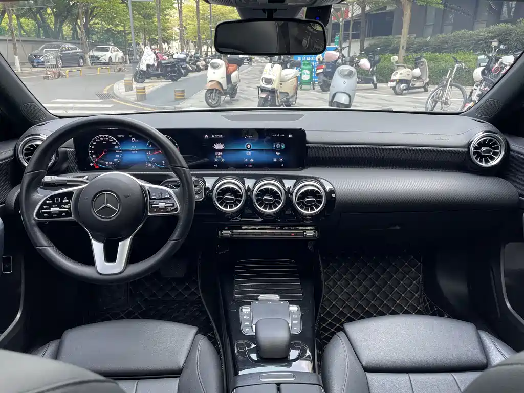 Mercedes-Benz A-Class 2022 — фото 12