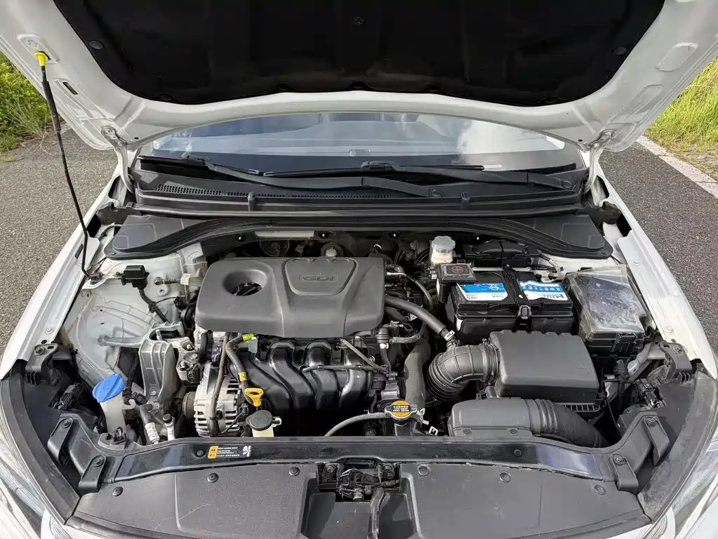 Hyundai Elantra 2017 — фото 12