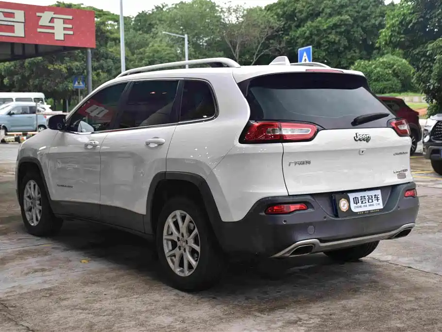Jeep Cherokee 2018 — фото 16