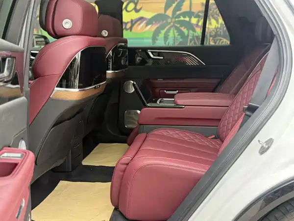 Hongqi E-HS9 2023