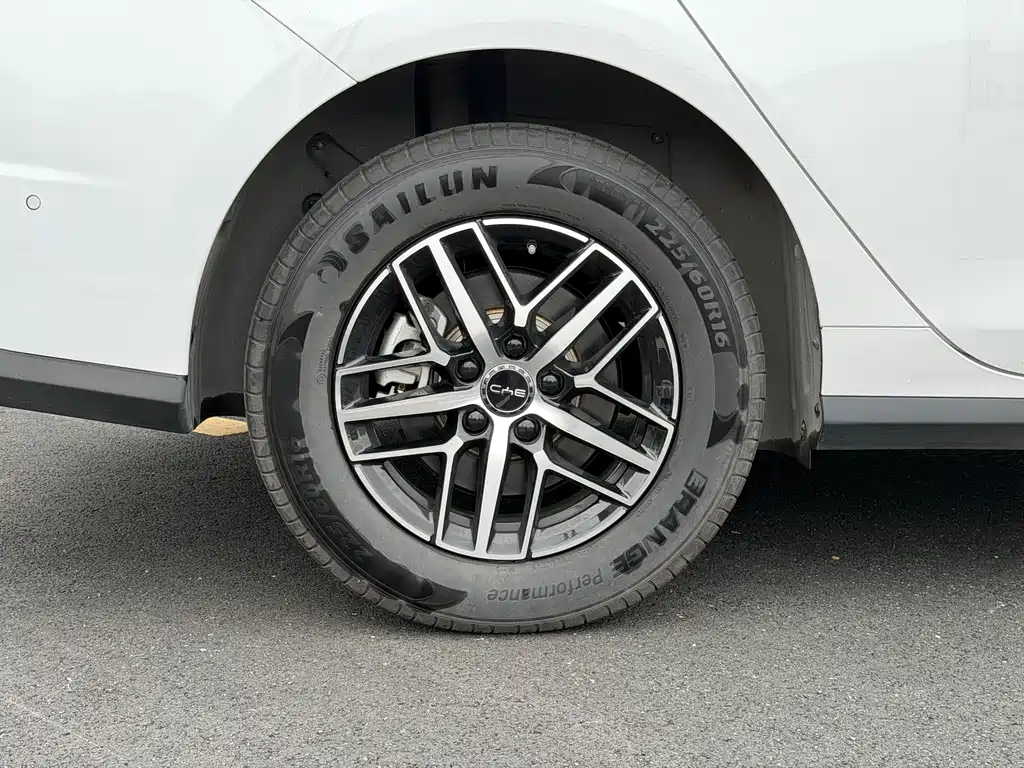BYD Seal 05 DM-i 2026 — фото 7