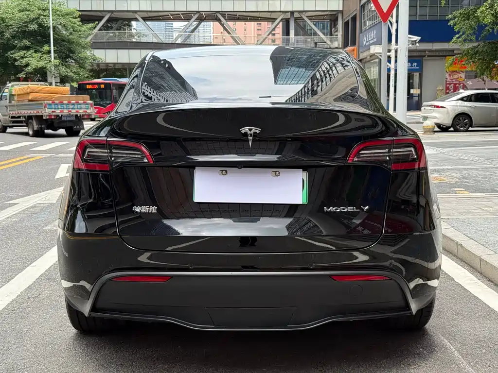 Tesla Model Y 2022 — фото 13