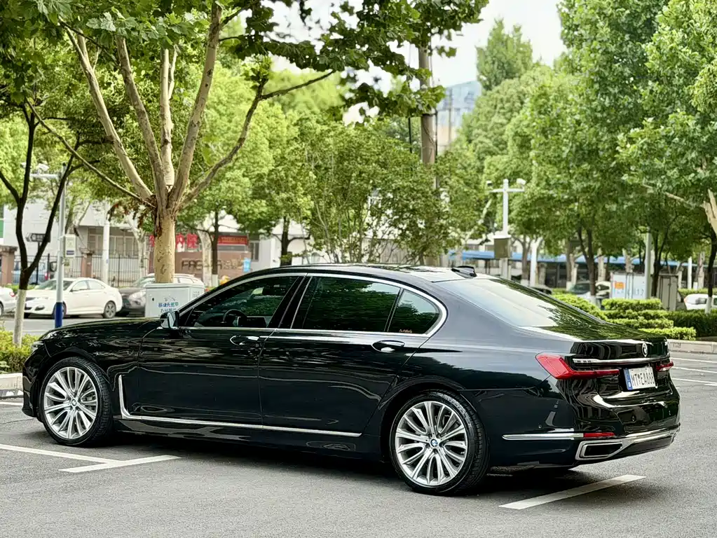 BMW 7 Series 2020 — фото 8