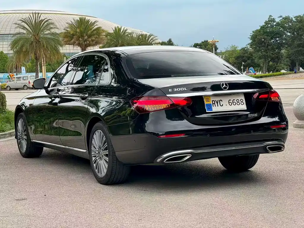 Mercedes-Benz E-Class 2022
