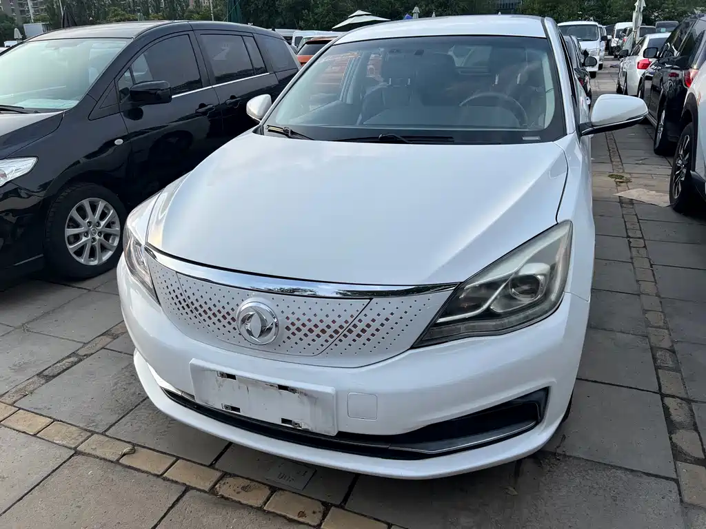 Dongfeng E70 2022
