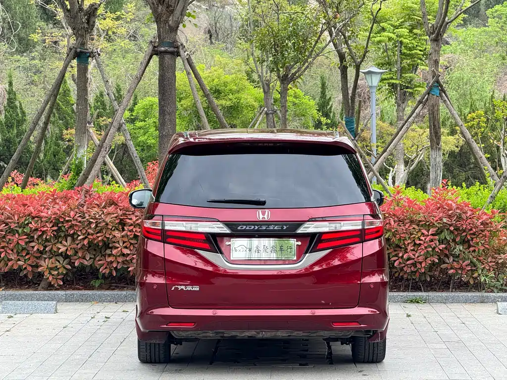 Honda Odyssey 2015 — фото 10