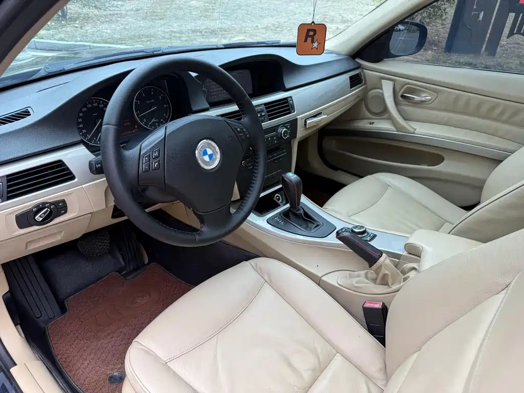 BMW 3 Series 2011 — фото 11