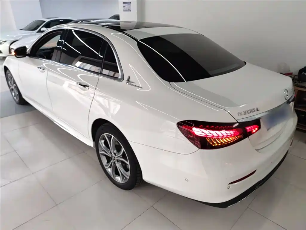 Mercedes-Benz E-Class 2023 — фото 23