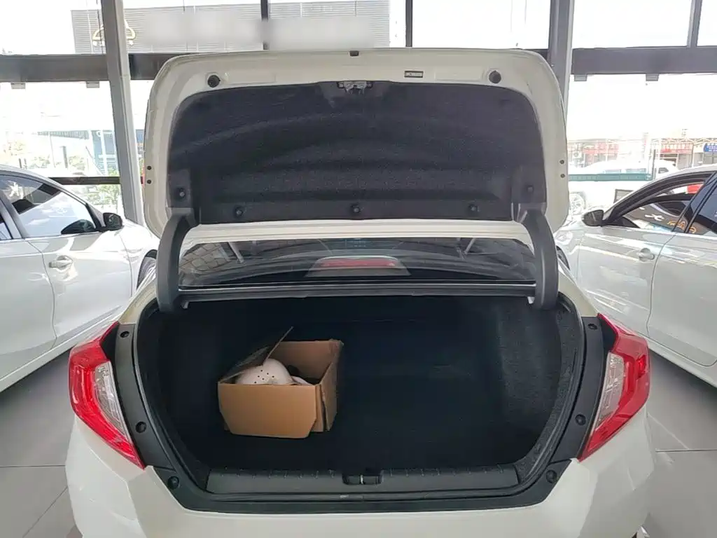 Honda Civic 2019 — фото 19