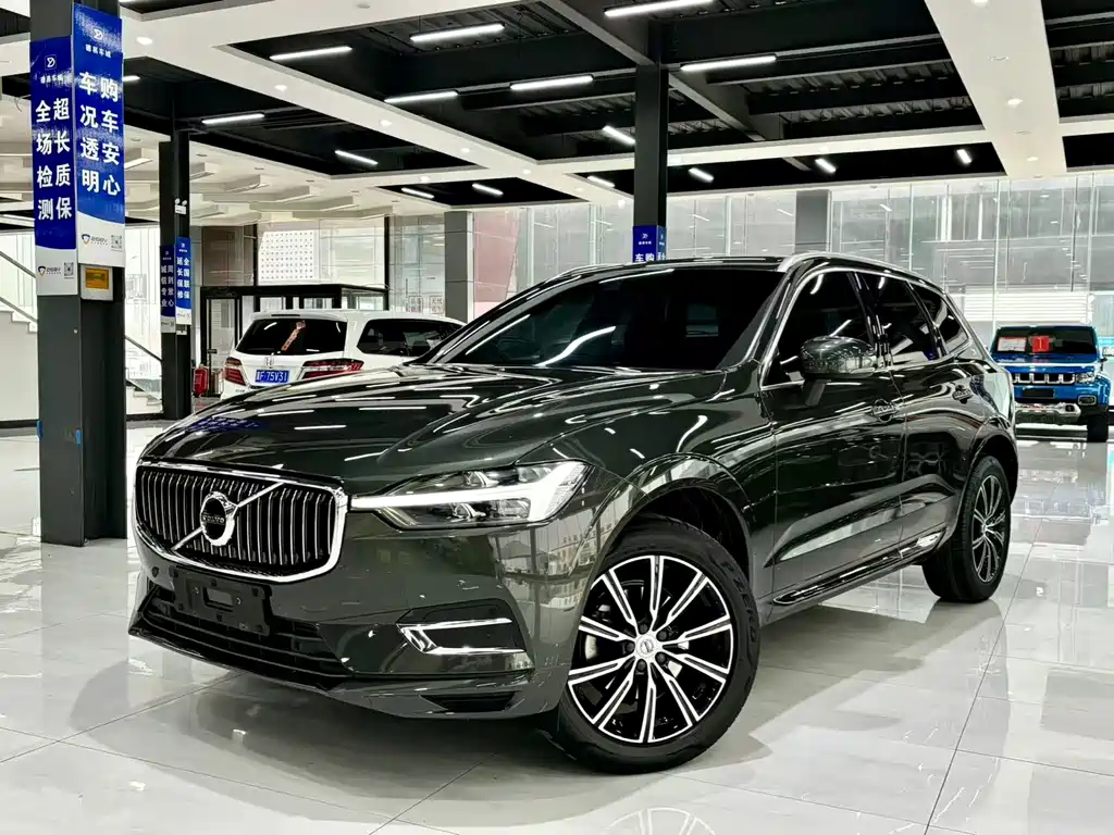 Volvo XC60 2021 — фото 1