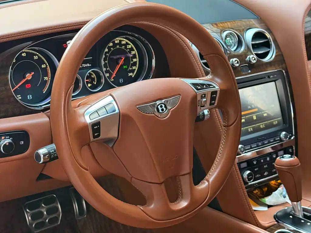 Bentley Flying Spur 2018 — фото 8