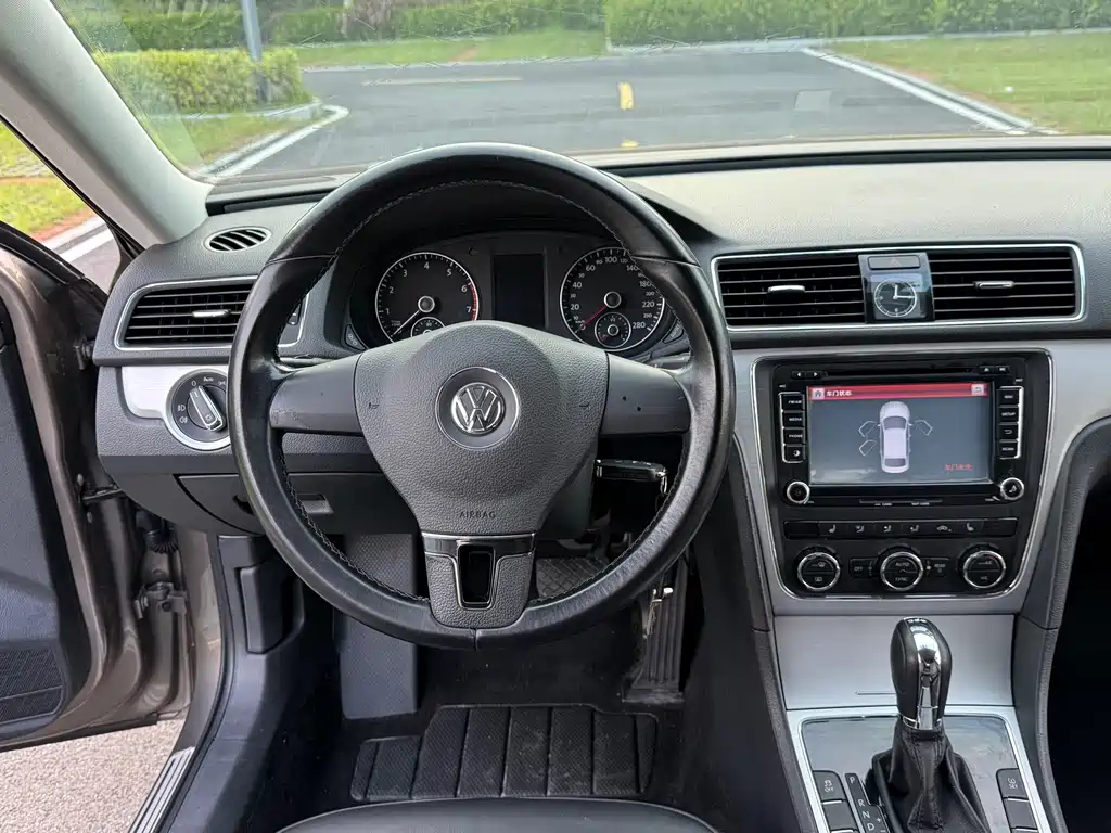 Volkswagen Passat 2014 — фото 11