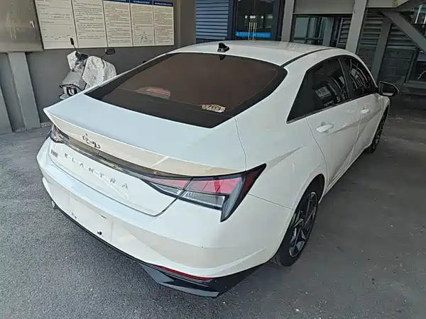 Hyundai Elantra 2022