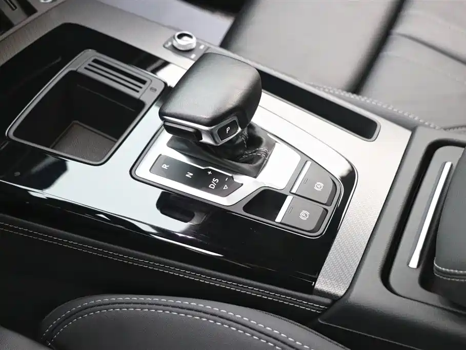 Audi Q5L 2023 — фото 14