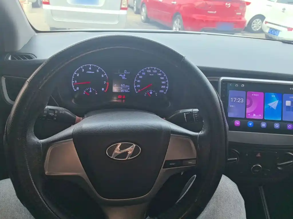 Hyundai Verna 2017 — фото 10