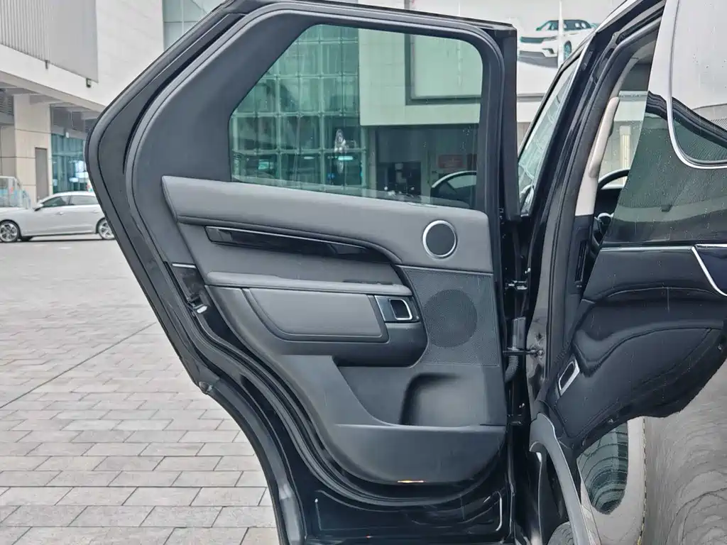 Land Rover Discovery 2019 — фото 14