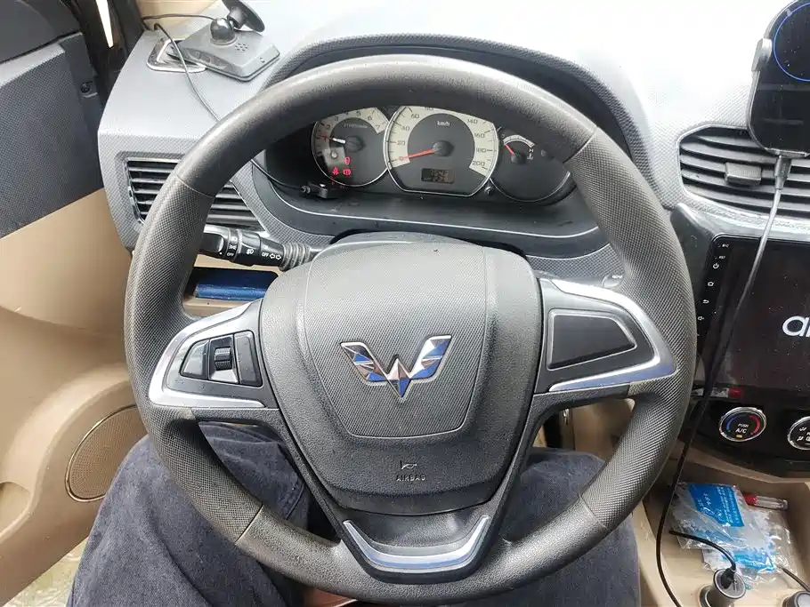 Wuling Hongguang 2014 — фото 15