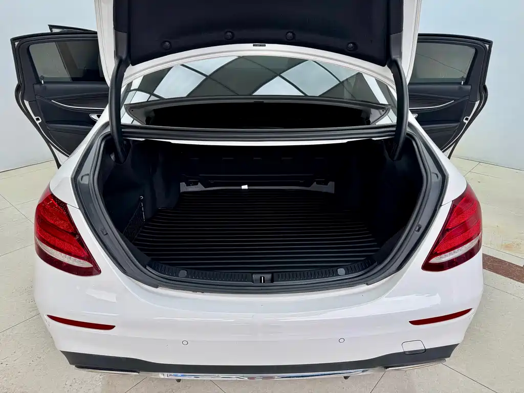 Mercedes-Benz E-Class 2020 — фото 23