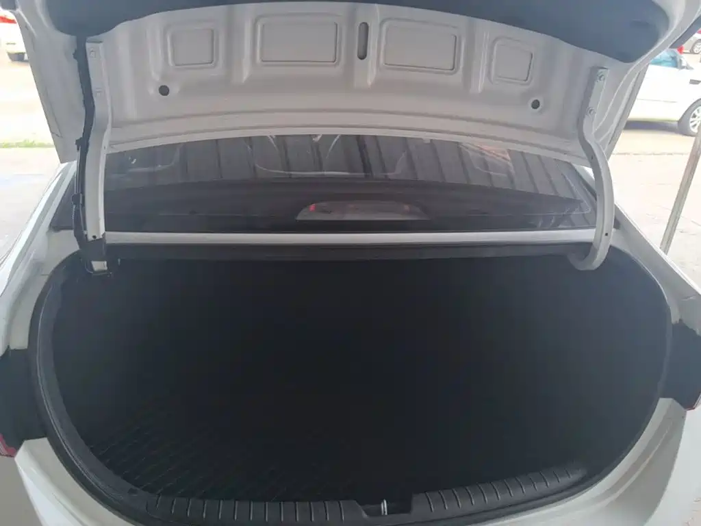 Hyundai Verna 2017 — фото 19