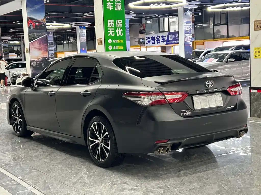 Toyota Camry 2018 — фото 5