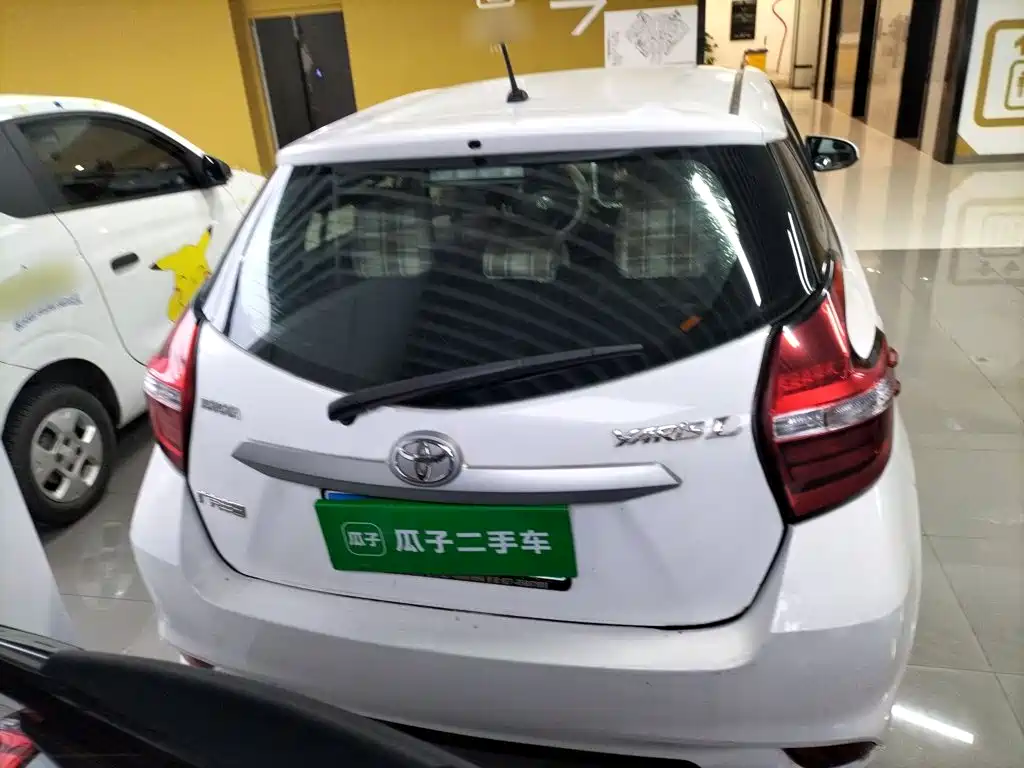 Toyota Yaris L 2016 — фото 11