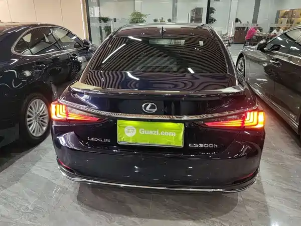 Lexus ES 2020