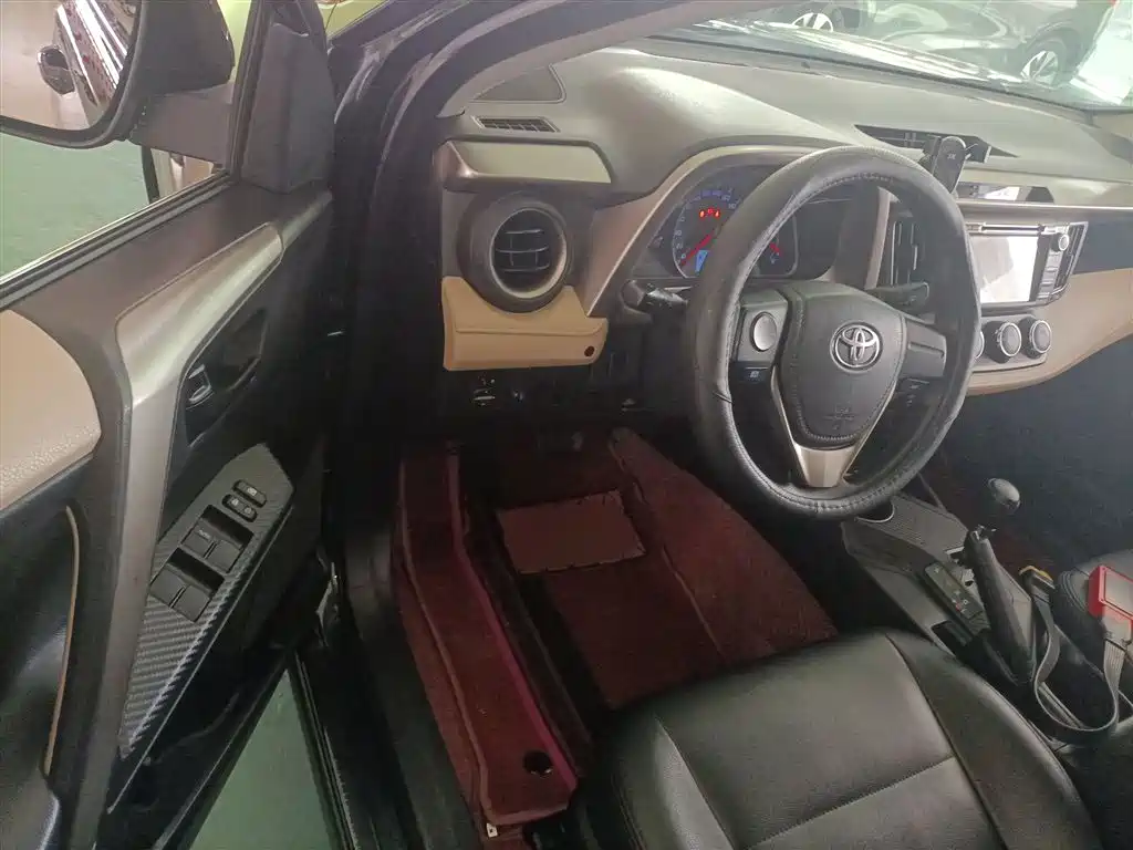 Toyota RAV4 2015 — фото 15