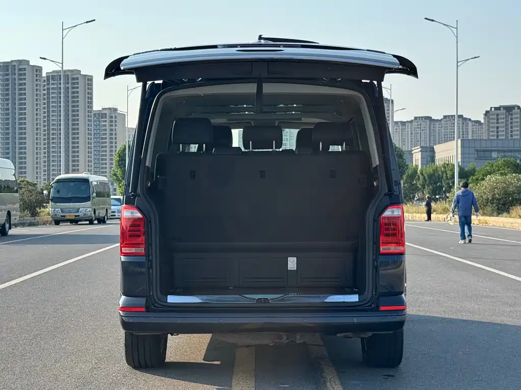 Volkswagen Multivan 2018 — фото 10
