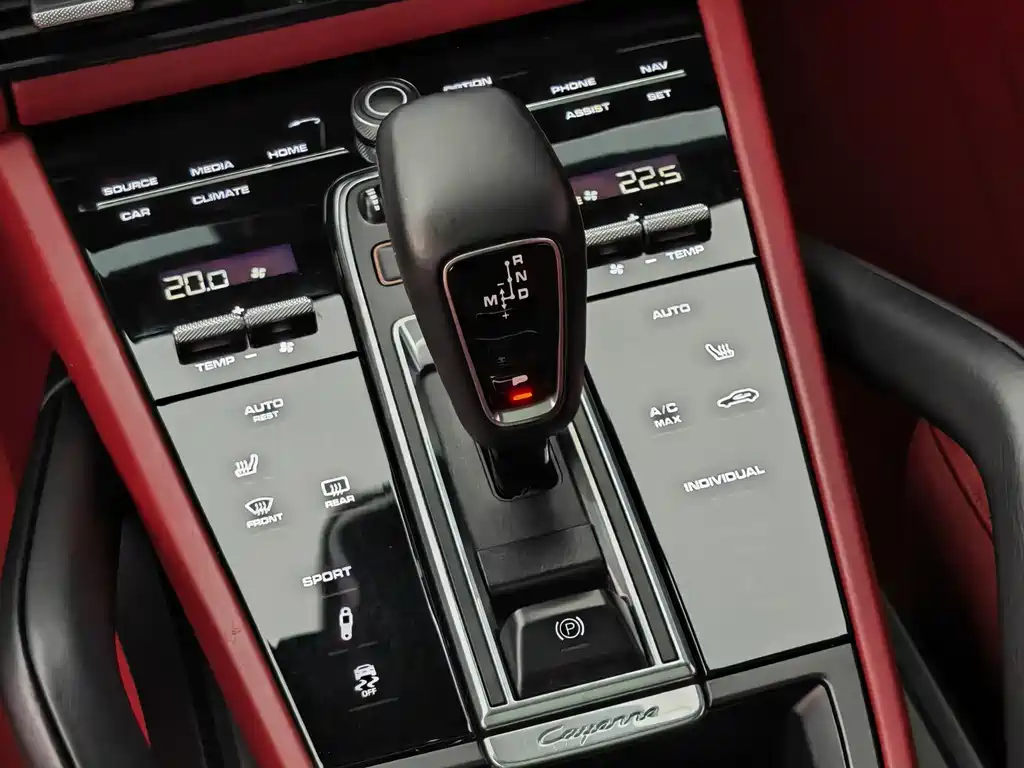 Porsche Cayenne 2019 — фото 16