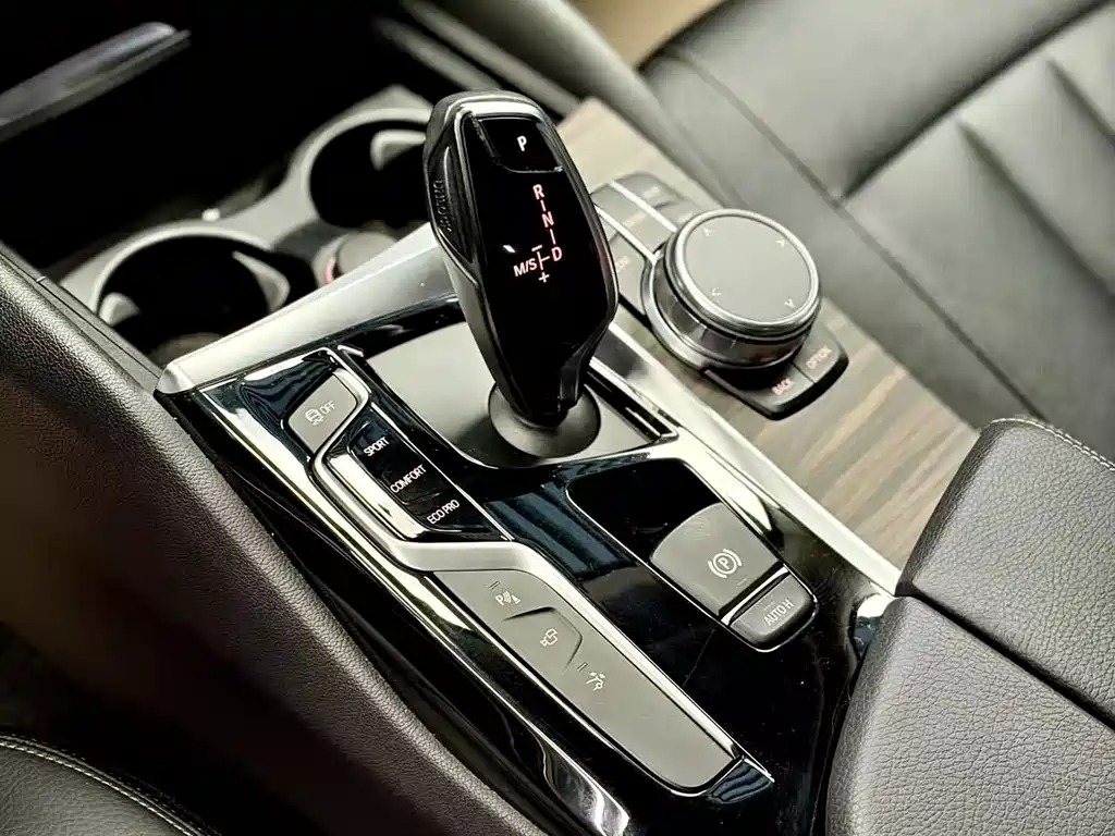BMW 6 Series GT 2018 — фото 15