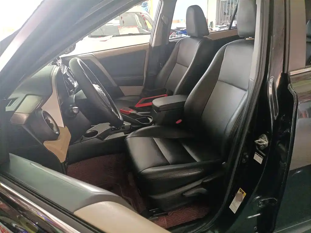 Toyota RAV4 2015 — фото 14