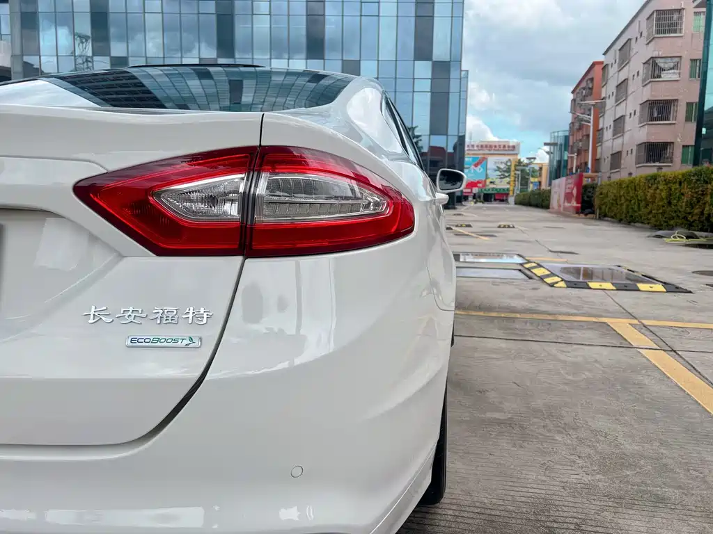 Ford Mondeo 2015 — фото 19