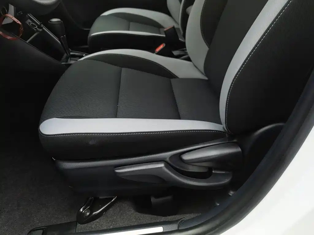 Toyota Yaris L 2020 — фото 20