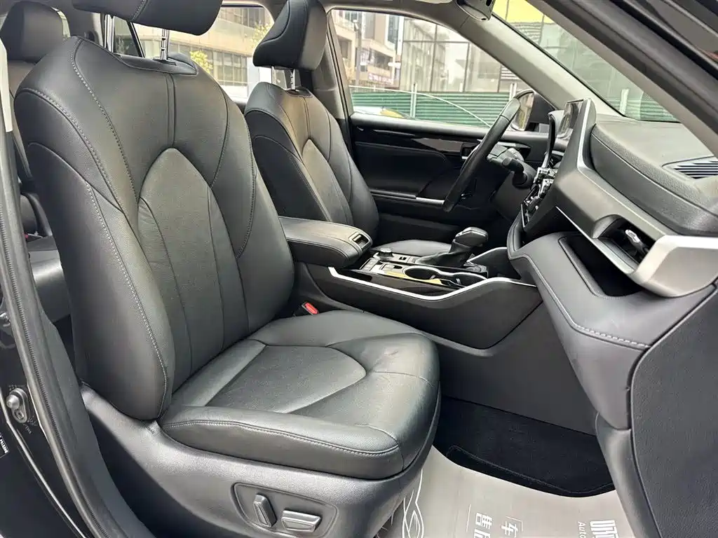 Toyota Highlander 2023 — фото 14