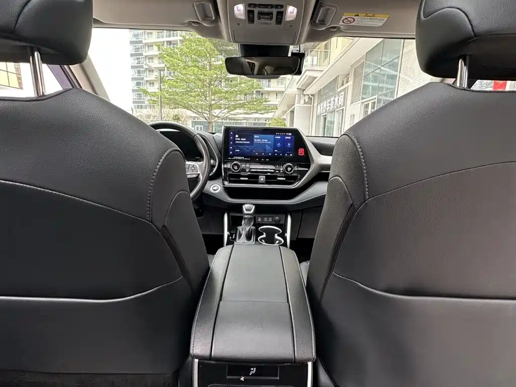 Toyota Highlander 2023 — фото 19
