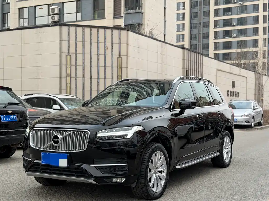 Volvo XC90 2017 — фото 1