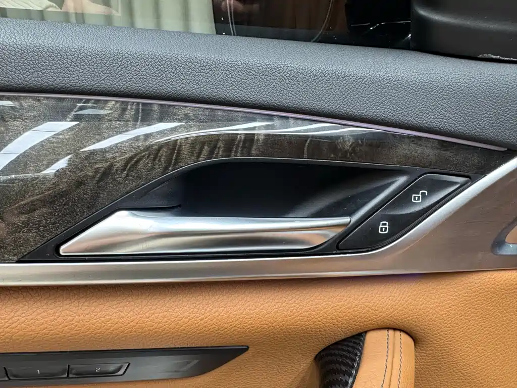 BMW 5 Series 2017 — фото 14