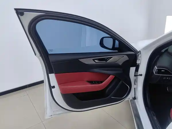Jaguar XEL 2025