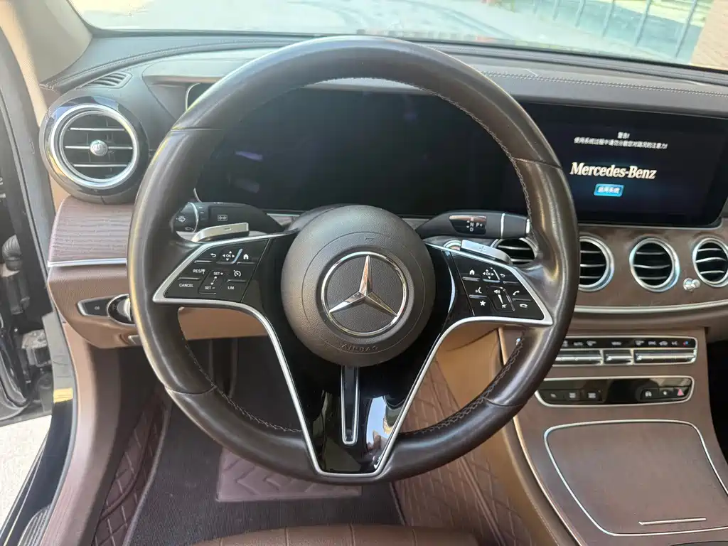Mercedes-Benz E-Class 2022 — фото 9