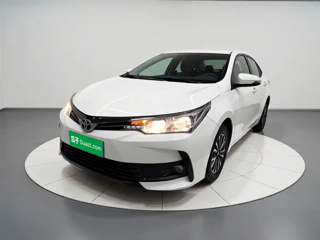 Toyota Corolla 2018 — фото 2
