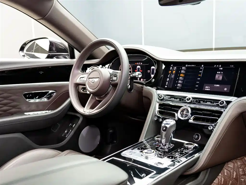 Bentley Flying Spur 2023 — фото 16