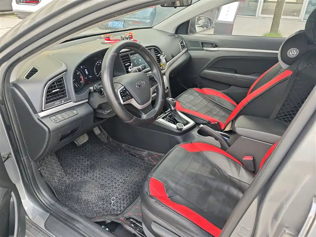 Hyundai Elantra 2018 — фото 9