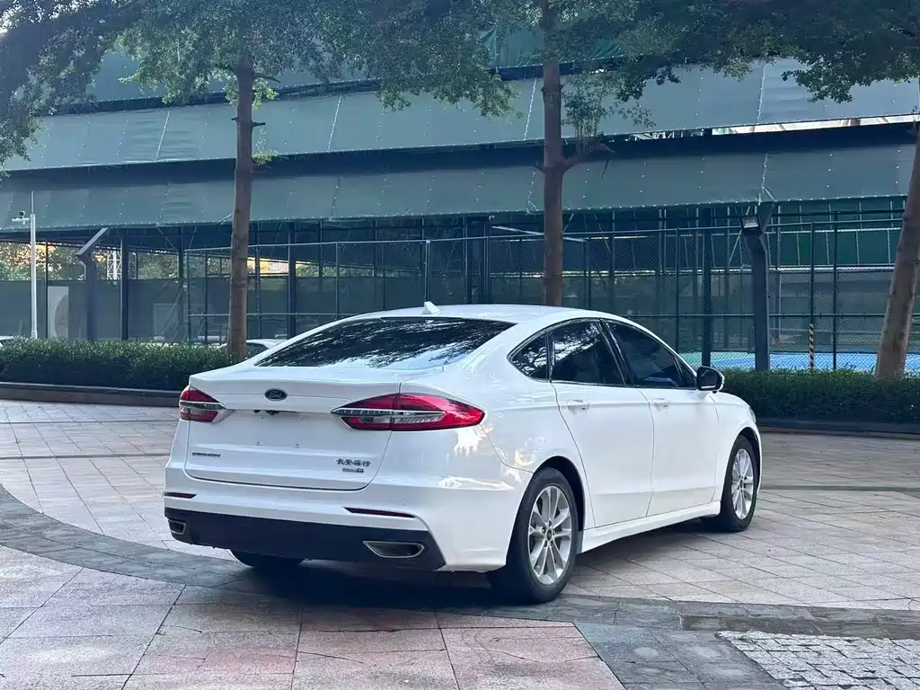 Ford Mondeo 2022 — фото 15