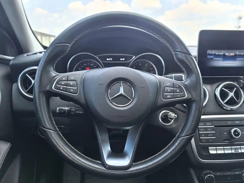 Mercedes-Benz GLA 2018 — фото 9