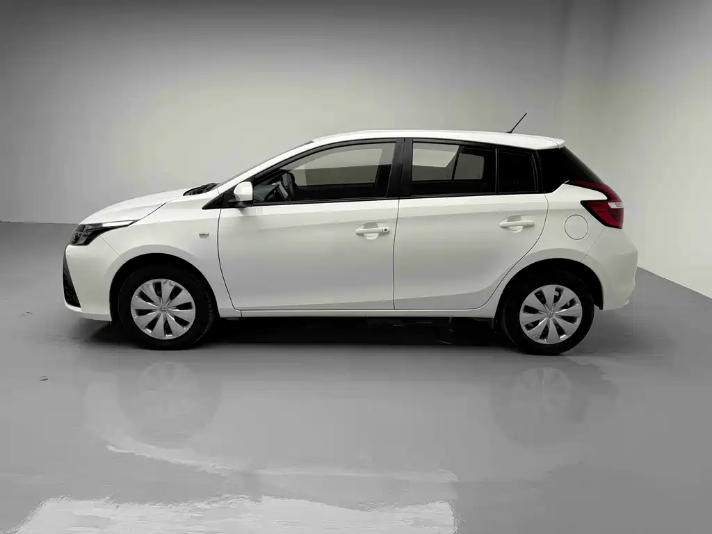 Toyota Yaris L 2019 — фото 8