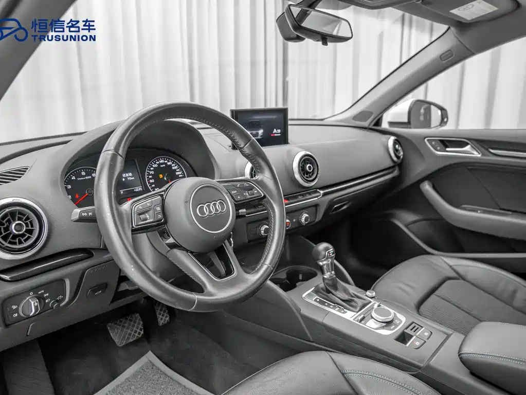 Audi A3 2019 — фото 11