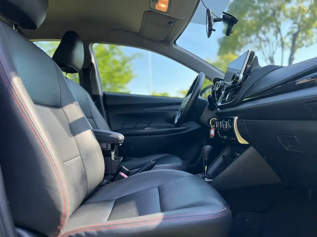 Toyota Yaris L 2017 — фото 21