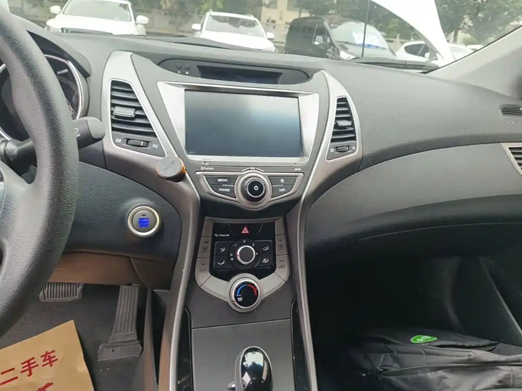 Hyundai Elantra Langdong 2016 — фото 13