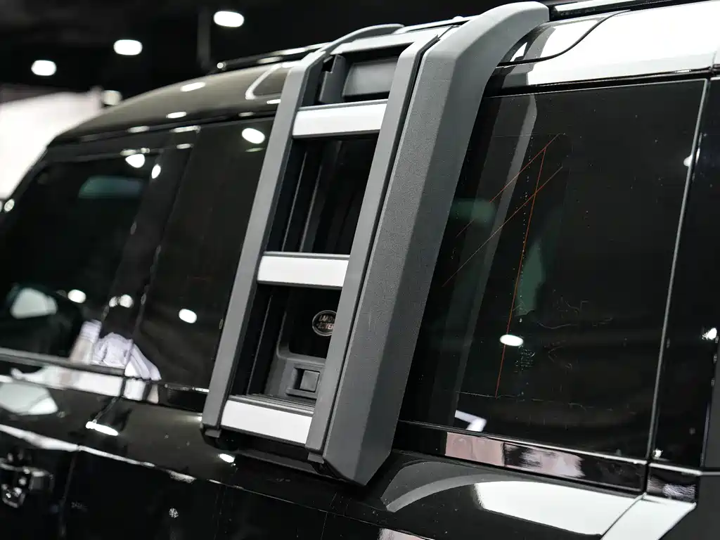 Land Rover Defender 2021 — фото 11